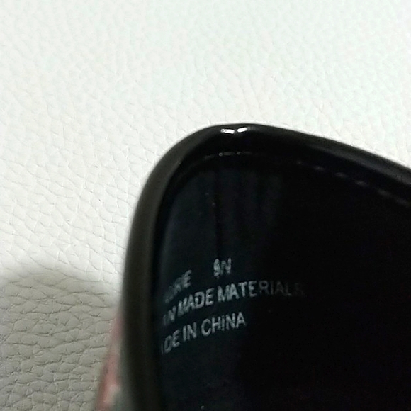 Easy Street Laurie Slip Resistant Clogs Shoes Skull Pattern - Picture 8 of 9